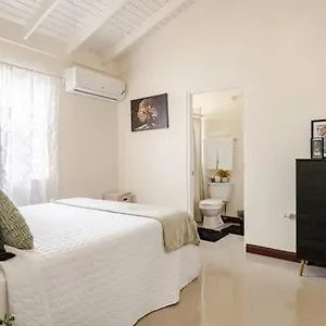 Bellarose At Colbeck ,gated With Pool, Stylishly Modern Old Harbour